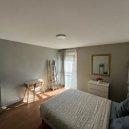 Appartement En Plein Centre De Avec Parking *
