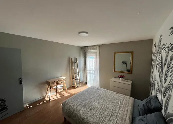 Appartement En Plein Centre De Avec Parking *